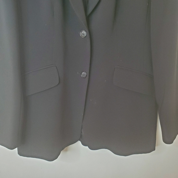BIANCA NYGARD | Classic 2 button closure  Blazer - Picture 3 of 6